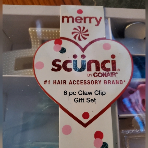 Scunci Claw Clip Gift Set - Picture 3 of 5